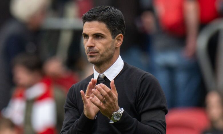 Arsenal manager Mikel Arteta applauds the fans at the final whistle during the Premier League match between Brentford FC and Arsenal FC at Brentford Community Stadium on September 18, 2022 in Brentford, United Kingdom.