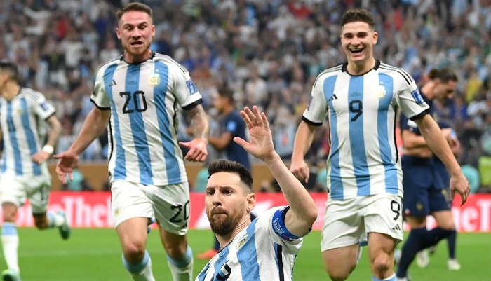 برشلونة يحتفي بتتويج ليونيل ميسى بكأس العالم 2022