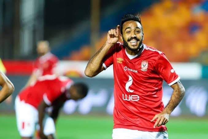 جمهور الأهلي يوجه التحية لـ كهربا خلال مباراة فيوتشر