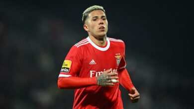 Enzo Fernandez of SL Benfica in action during the Liga Portugal Bwin match between Pacos de Ferreira and SL Benfica at Estadio Capital do Movel on February 26, 2023 in Pacos de Ferreira, Portugal.