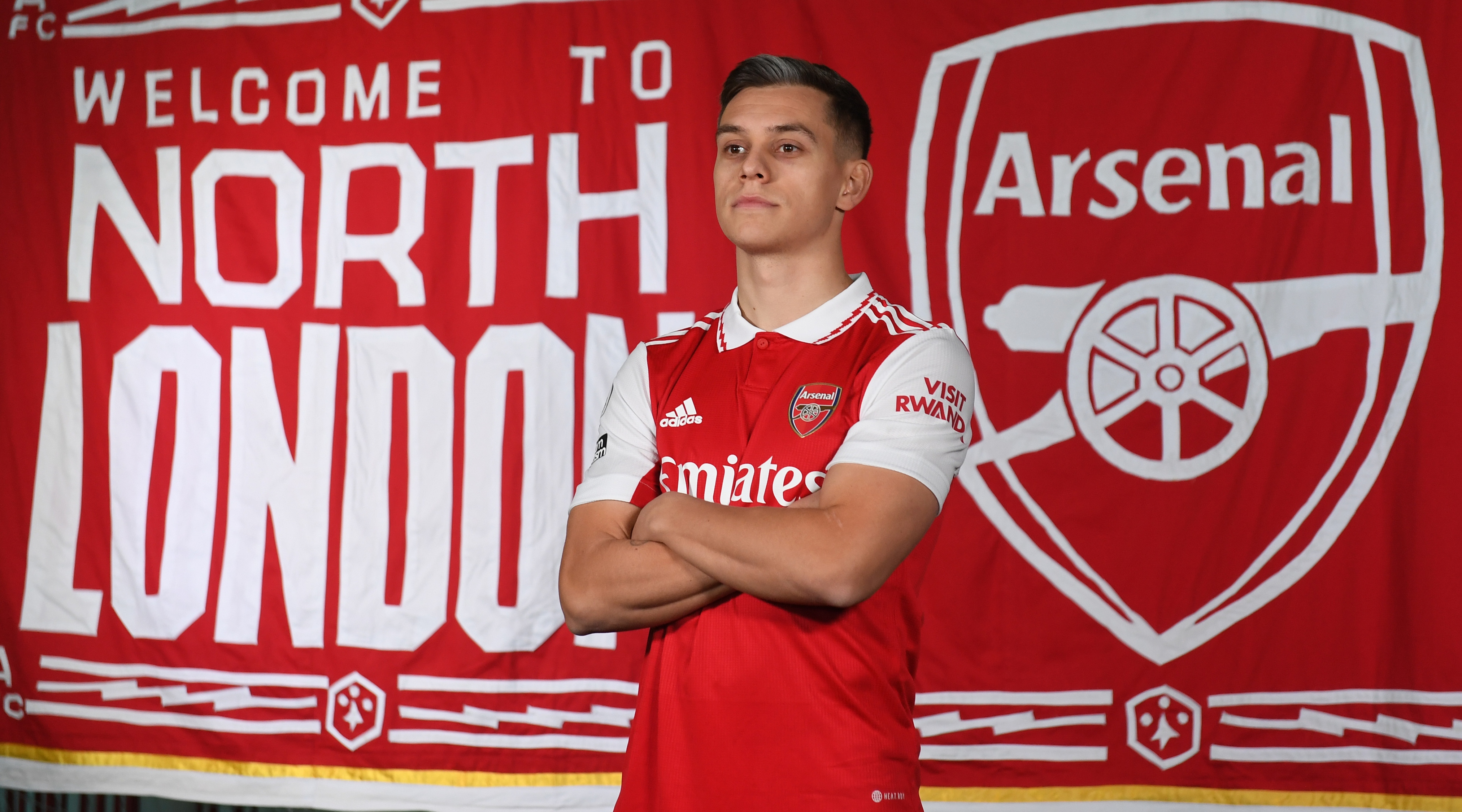 تم الكشف عن Leandro Trossard بعد التوقيع على Arsenal في 20 يناير 2023.