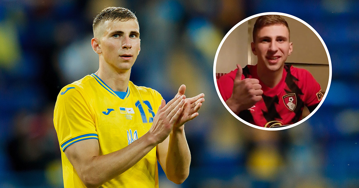 يراقب الأوكراني إيليا زابارني ، لاعب نيو بورنماوث ، المباراة الودية الدولية بين أوكرانيا وقبرص على ملعب ميتاليست في 7 يونيو 2021 في خاركيف ، أوكرانيا.