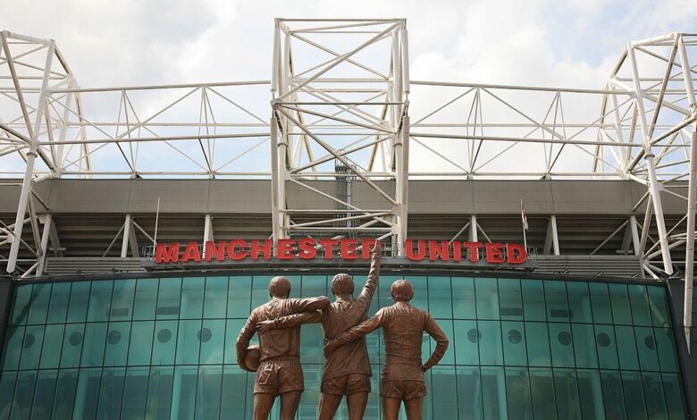 Manchester United statue of