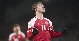 احتفل هدف أرسنال راسموس هوجلوند من الدنمارك بعد تسجيله هدفه الثالث خلال مباراة التصفيات المؤهلة لكأس الأمم الأوروبية 2024 بين الدنمارك وفنلندا في باركين في 23 مارس 2023 في كوبنهاغن ، الدنمارك.