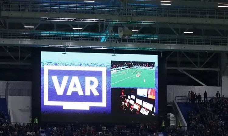 وزارة الرياضة تعلن انتهاء أزمة تقنية الـ"VAR" | أهل مصر