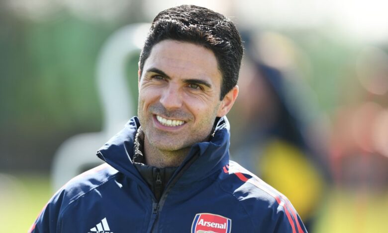 Arsenal manager Mikel Arteta takes a training session at the club