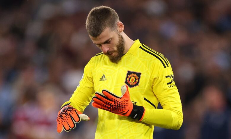 Manchester United goalkeeper David De Gea looks dejected during the Premier League match between West Ham United and Manchester United at London Stadium on May 7, 2023 in London, United Kingdom.