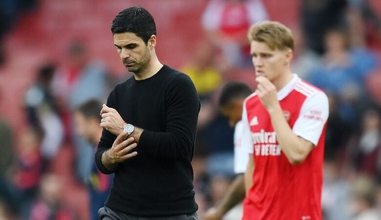 Arsenal manager Mikel Arteta and captain Martin Odegaard look dejected during the Gunners