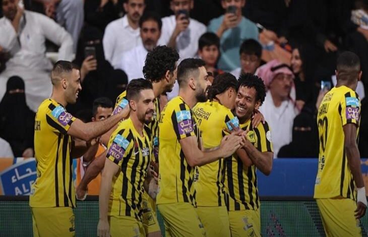 28 مايو 2023 
                                    
                                    احتفال لاعبي الاتحاد مع الجماهير بعد الفوز بالدوري السعودي