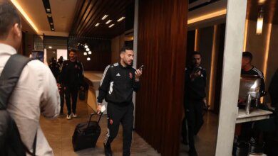 وصول لاعبي الأهلي إلى مطار القاهرة استعدادا للسفر إلى المغرب (فيديو) | أهل مصر