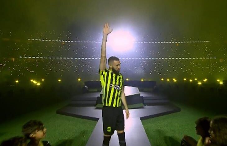 09 يونيو 2023 
                                    
                                    جماهير الاتحاد ترحب بلاعبهم الجديد كريم بنزيما