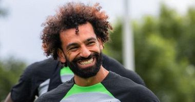 محمد صلاح على رأس بعثة ليفربول المسافرة لألمانيا وغياب فابينيو.. فيديو وصور