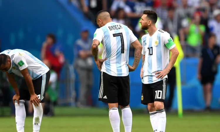 بسبب الجمهور.. ميسي يقود لاعبي الأرجنتين للانسحاب من مباراة البرازيل | أهل مصر