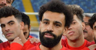 محمد صلاح يقرأ "الخروج عن النص" فى معسكر المنتخب وجدل على "إنستجرام"