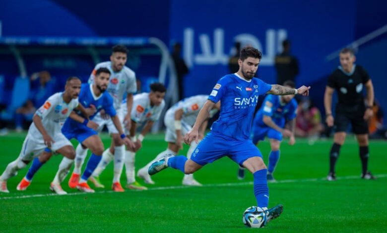 الهلال يفوز علي الفتح بثلاثية في الدوري السعودي