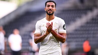 نجم الأهلي يوجه الإنتقادات لأداء “محمد عبد المنعم” في الدوري الأوروبي