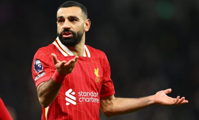 طفلة تُحرج “محمد صلاح” ولكن رد فعله كان مميز.. فيديو